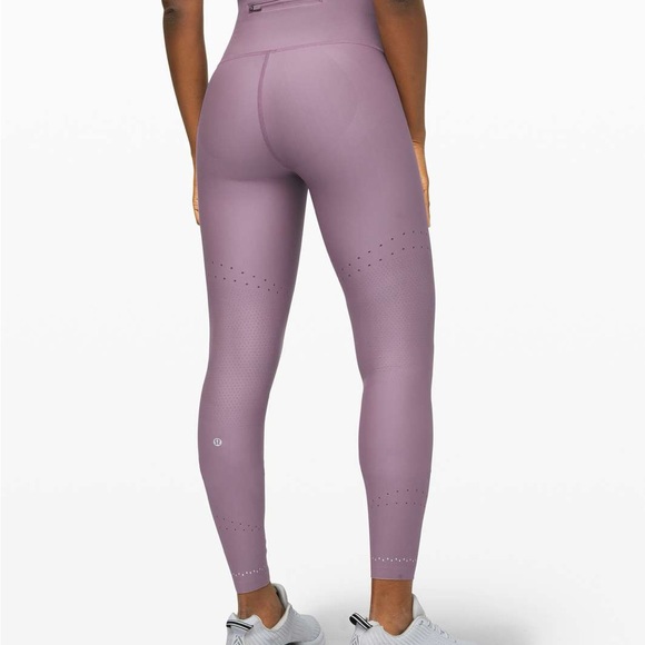 Lululemon Zoned In Tight *27"
Frosted Mulberry in Size 6 - Picture 1 of 13